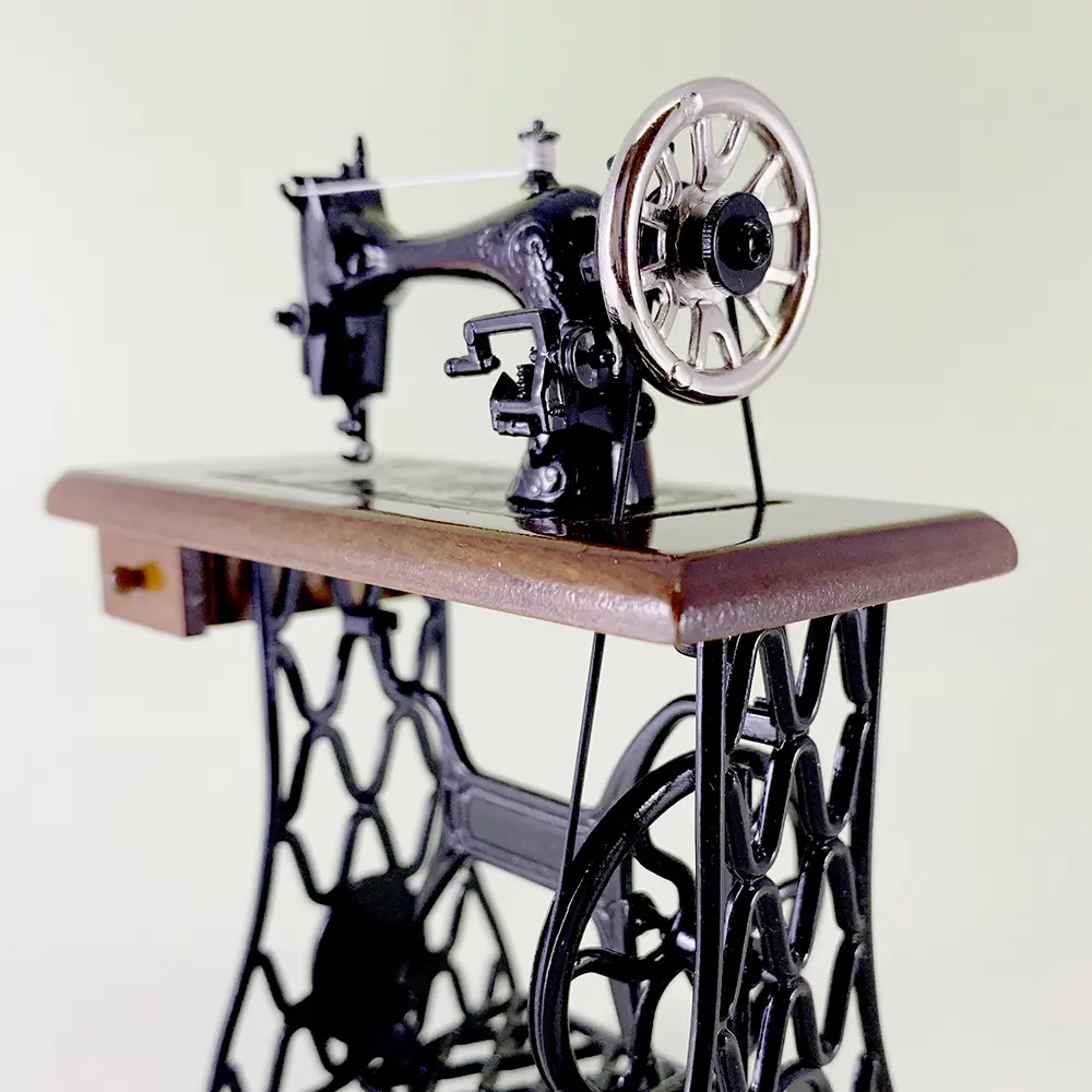 Miniature Sewing Machine Black Model 4 Sewing Machine Black 02