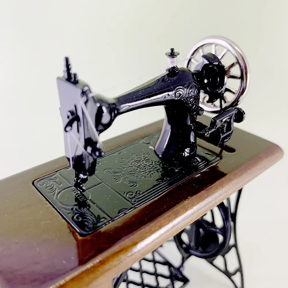 Miniature Sewing Machine Black Model 3 Sewing Machine Black 03
