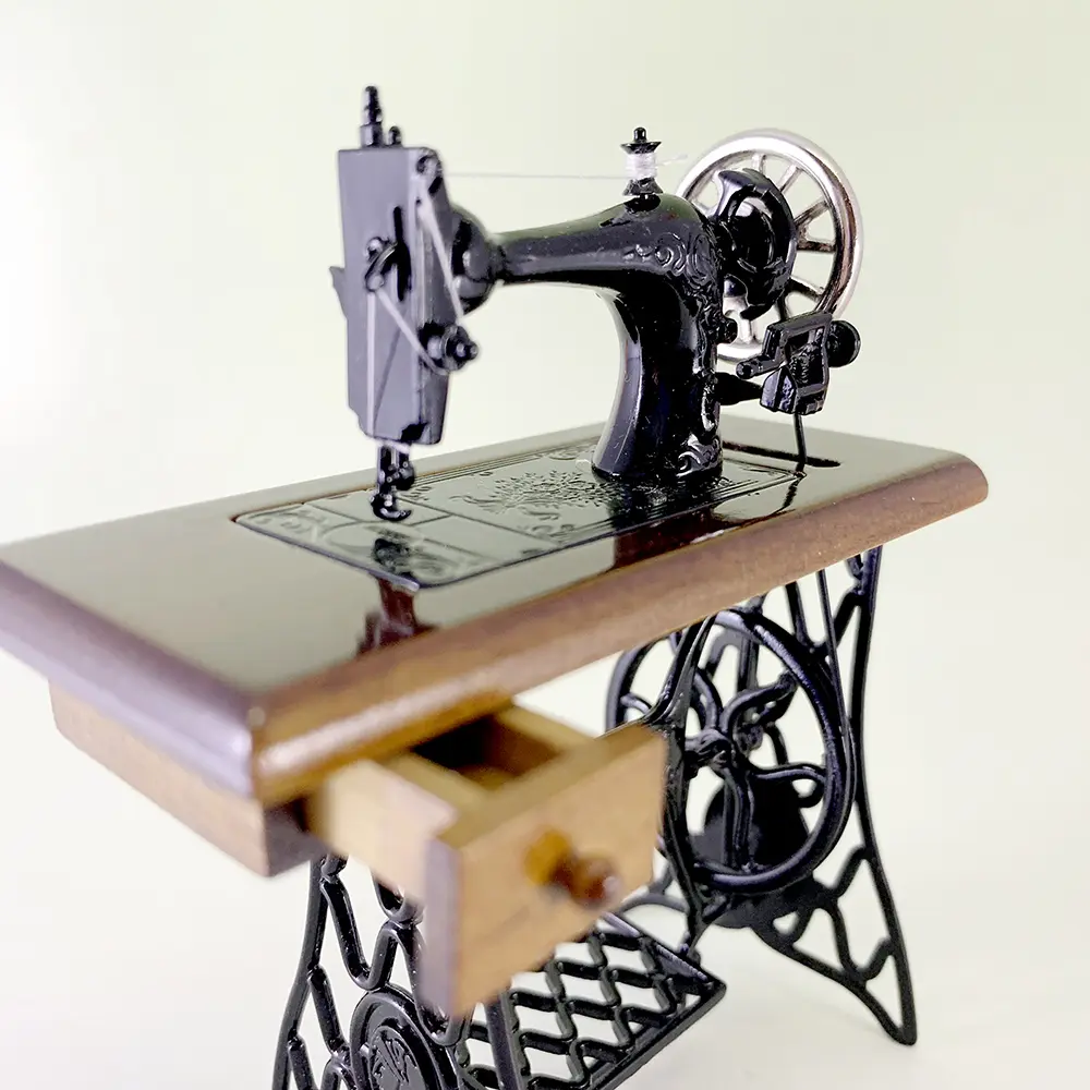 Miniature Sewing Machine Black Model 2 Sewing Machine Black 04